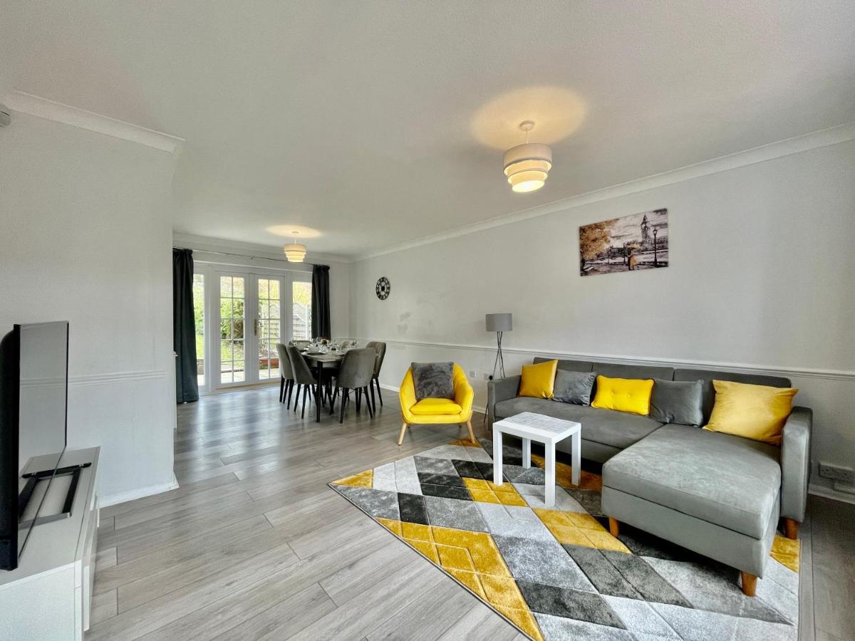 Stylish 3 Bed Chigwell Home With Free Parking Bagian luar foto
