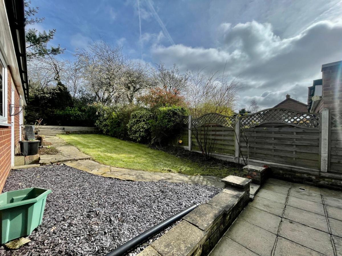 Stylish 3 Bed Chigwell Home With Free Parking Bagian luar foto