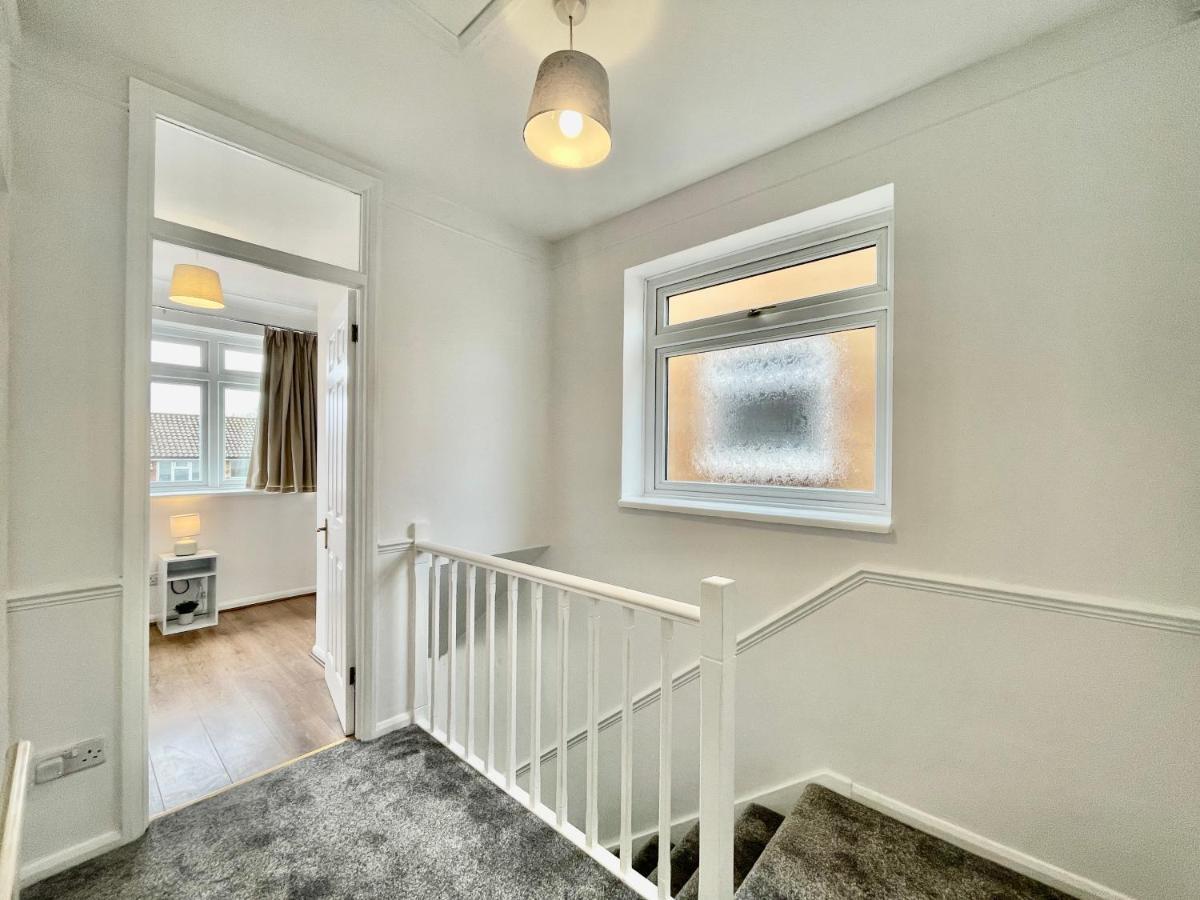 Stylish 3 Bed Chigwell Home With Free Parking Bagian luar foto